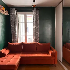 Art House Bastille 2 Bed W Balcony, 11eme Super Trendy Neighbourhood , Paris France